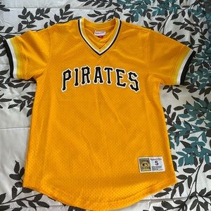 OFFICIAL PIRATES MITCHELL & NESS. JERSEY SIZE SMALL 

ONLY WORN ONCE